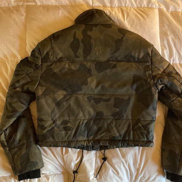 Bagatelle NYC Camouflage green puffer jacket cropped - Picture 11 of 11